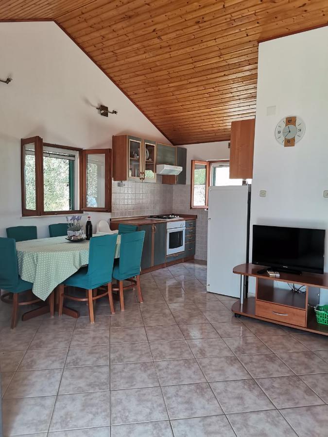 Holiday Home Vineyard House Bol Exterior photo